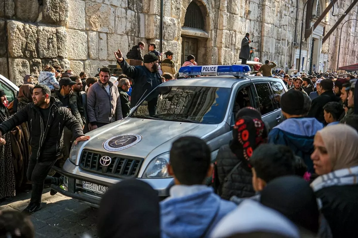 Emevi Camisi’nde İzdiham: 3 Ölü, 5 Yaralı