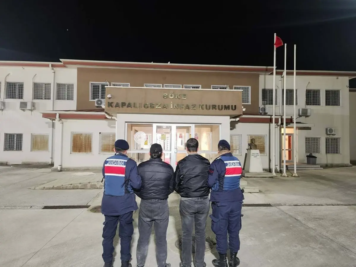 Kuşadası’nda 30 Kaçak Göçmen ve 2 Organizatör Yakalandı