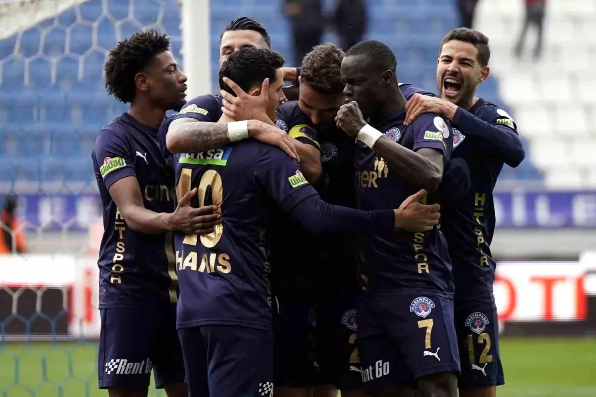 Kasımpaşa 2-1 Rizespor: İlk Yarının Özeti